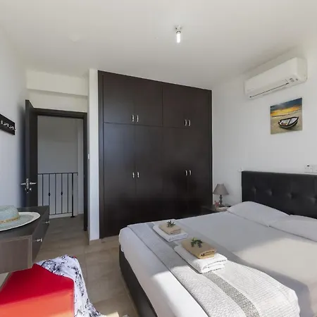 Crystal Blue 14 * Paralimni